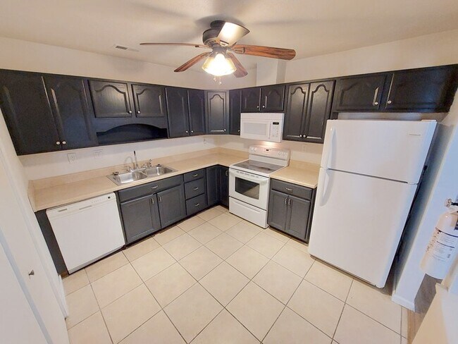 Building Photo - Beautiful Virginia Beach TownHome | 3BR, 2BA