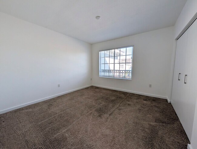 Building Photo - Gorgeous 2BR/2.5BA Townhouse in Gated Community – Lauderhill