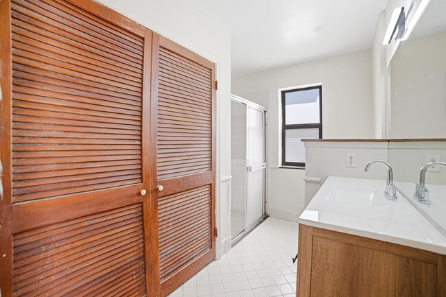 Building Photo - 2895 Via Del Lago