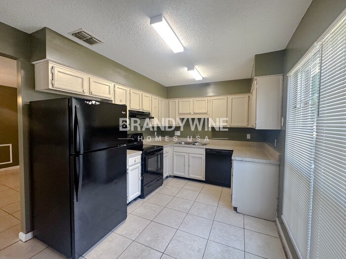 Building Photo - 3931 Hunters Lake Cir W