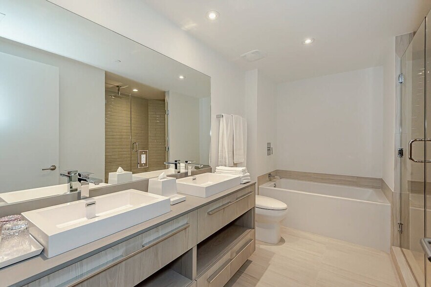 Building Photo - 4010 S Ocean Dr