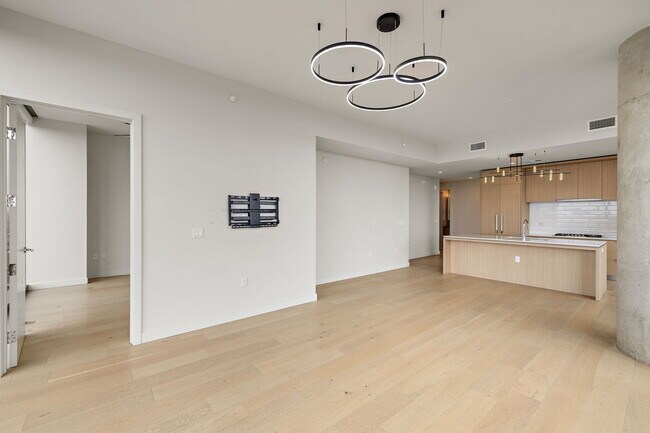 Building Photo - 44 East Ave