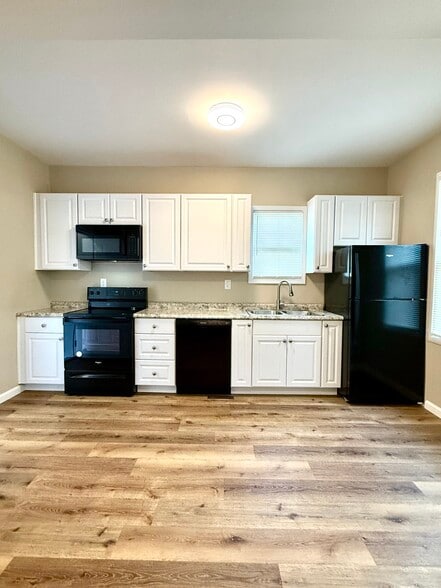 Building Photo - 381 Jefferson St