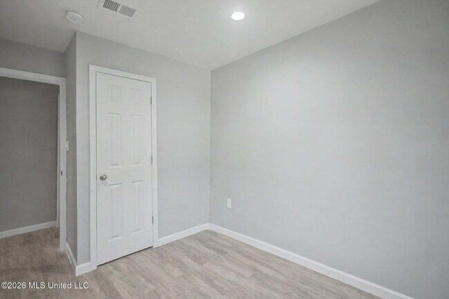 Building Photo - 3 bedroom close to D'Iberville!