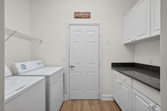 Building Photo - 1827 Pelican Dr
