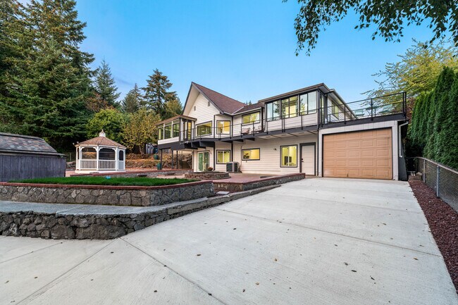 Building Photo - 130 SW 194th St