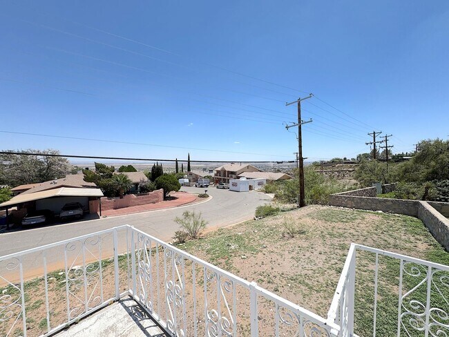 Building Photo - Northeast El Paso 3 bed/2bath in Mountain Park Neighborhood!