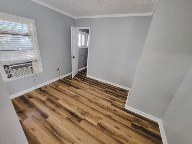 Building Photo - 2 bedroom 1 bath Berkley Apartment for rent