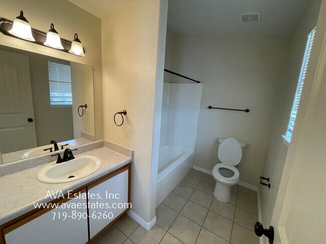 Building Photo - 717 E Laporte Dr
