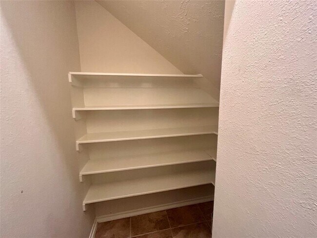 Building Photo - 18 Whitekirk Pl