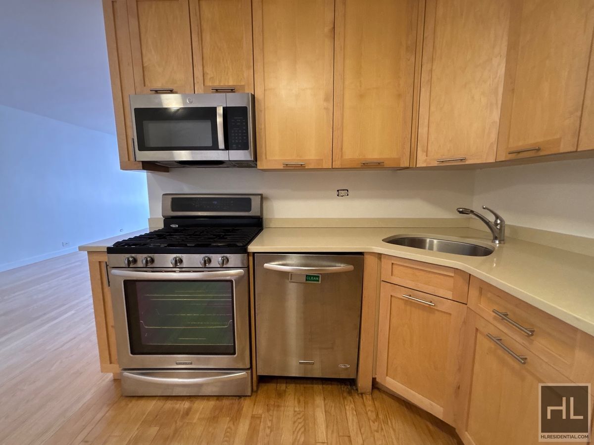 Building Photo - Fourth Avenue