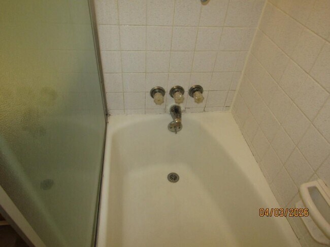 Building Photo - 204 4th Ave N