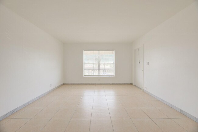 Building Photo - 1017 NW 30th Ct