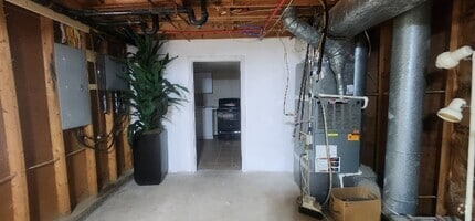 Building Photo - 5010 Lakemont Dr