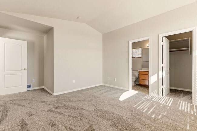 Building Photo - 8931 Hampton Ave NE