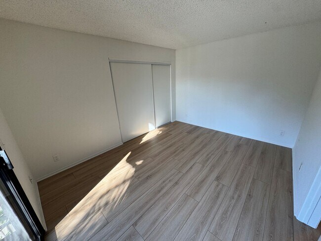 Building Photo - West Ventura Apartment