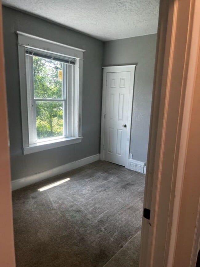 Building Photo - 3314 Tracy Ave