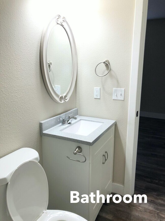 Building Photo - 802 W McCormick St