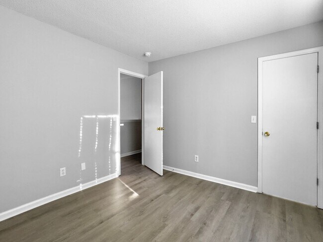 Building Photo - 4080 Laurelwood Dr