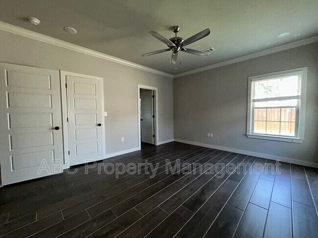 Building Photo - 3205 SW Hillstone Ave