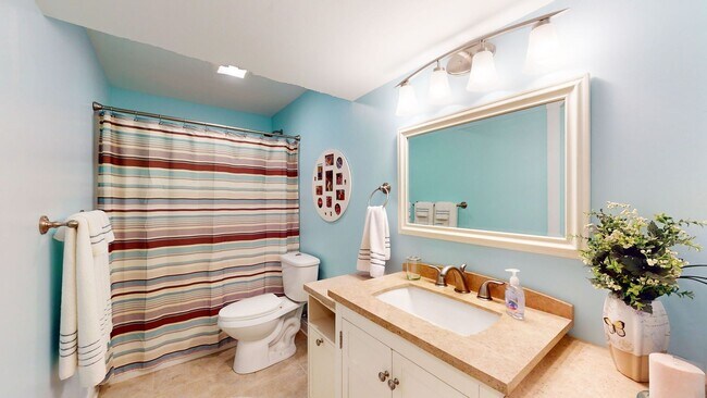 Building Photo - 3 Bed/4.5 Bath Crescent Hill Charmer with 2 Car Garage