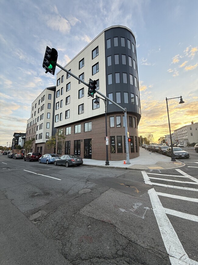 Building Photo - 267 Old Colony Ave