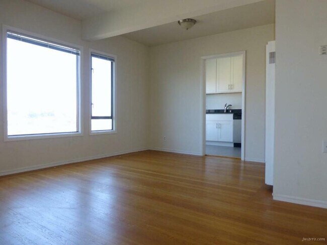 Building Photo - 70 Terra Vista Ave