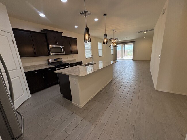 Building Photo - Vail School District with great views 4 bedroom plus den