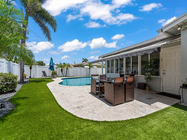 Building Photo - 801 SE 14th St