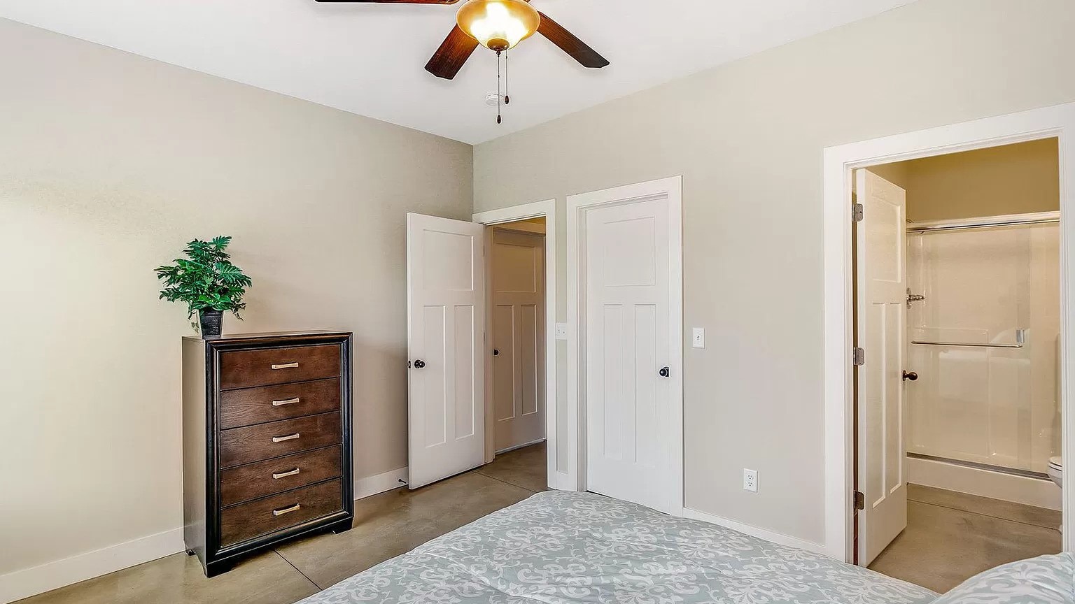 Master Bedroom - 902 W Onewood Pl