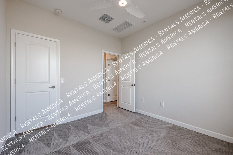 Building Photo - 1255 N Arizona Ave