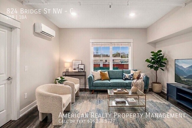 Building Photo - 824 Bridge St NW