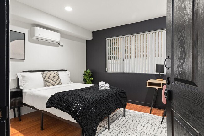 Building Photo - 10777 Ashton Ave