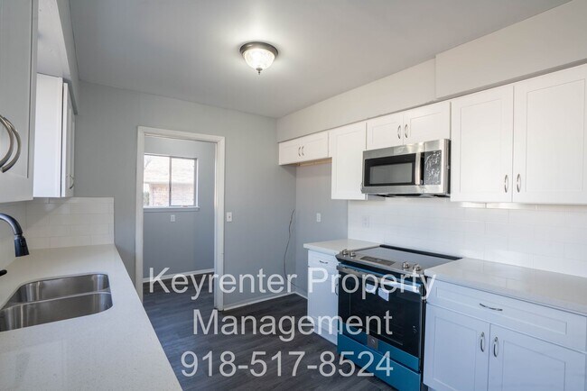 Building Photo - 4 Bedroom Home Available For Immediate Move In!!