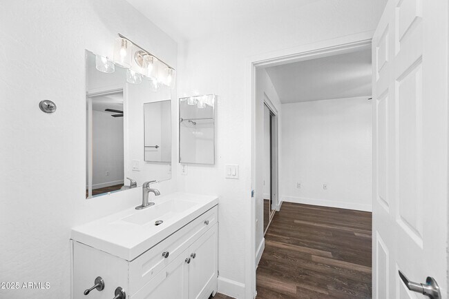 Building Photo - 3065 N 67th Ave