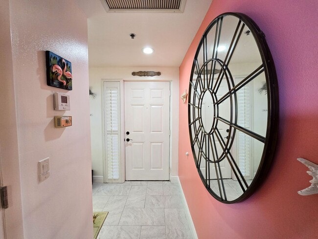 Building Photo - Paradise Found! 13th Floor Condo 3/2