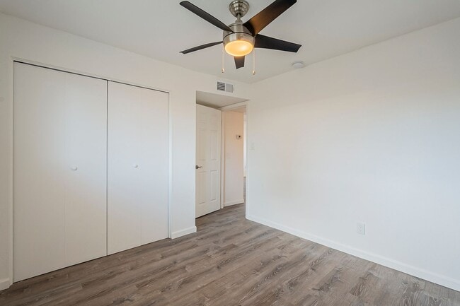 Building Photo - Renovated open floorplan