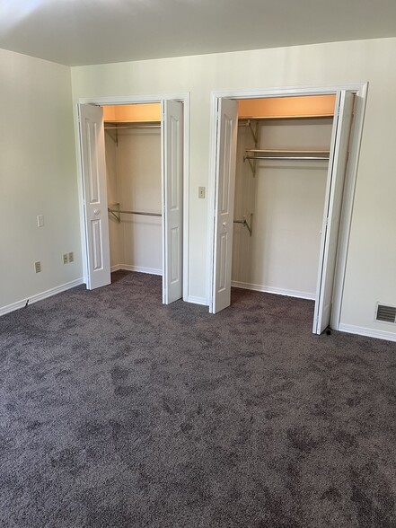 master bed full length closets - 777 S Mink Rd