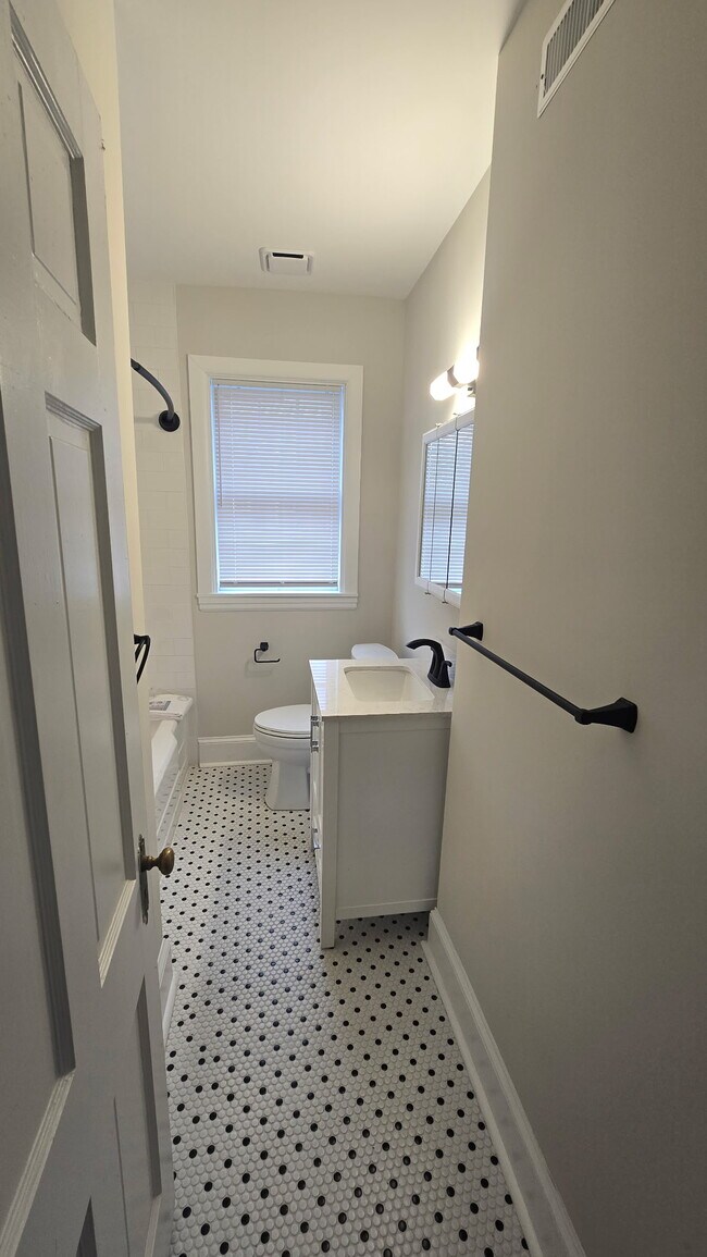 Building Photo - 4418 Cutshaw Ave