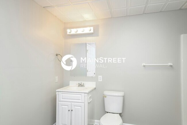 Building Photo - 3 Bedroom Pet-Friendly Home in High Point, NC with Main Street Renewal