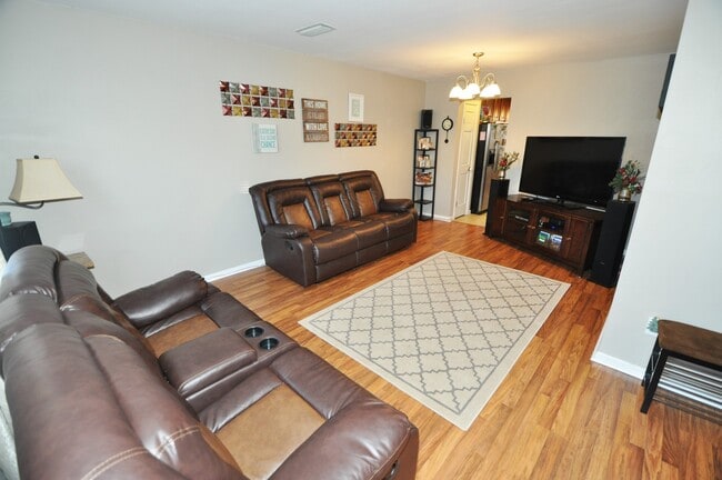 Building Photo - Landstown Lakes