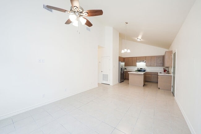 Building Photo - 1511 Don Camilo Blvd