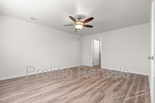 Building Photo - 103 Lost Trl