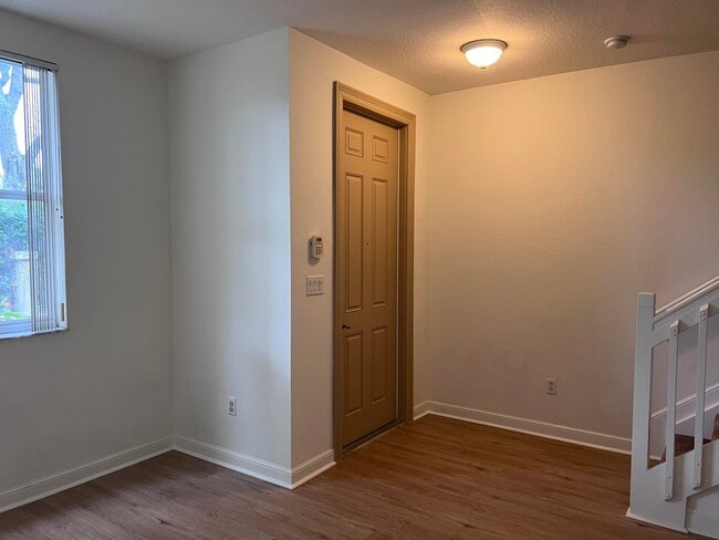 Building Photo - 540 Amador Ln