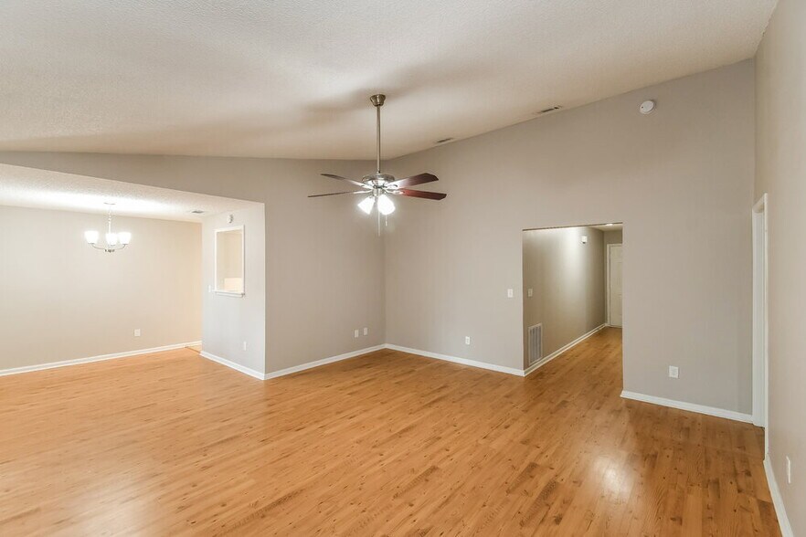 Building Photo - 8136 Honeysuckle Ln
