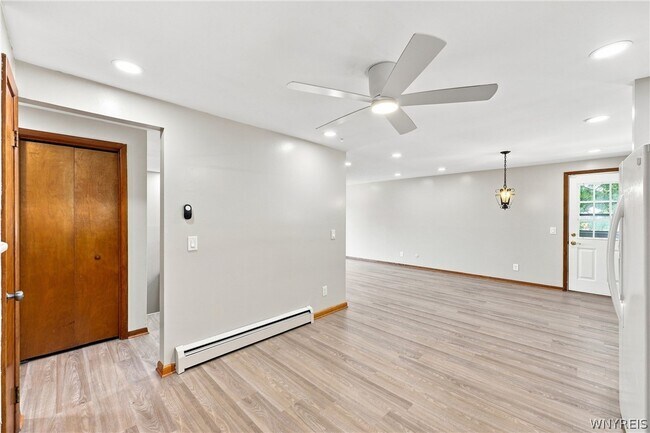 Building Photo - 35 Tomcyn Dr