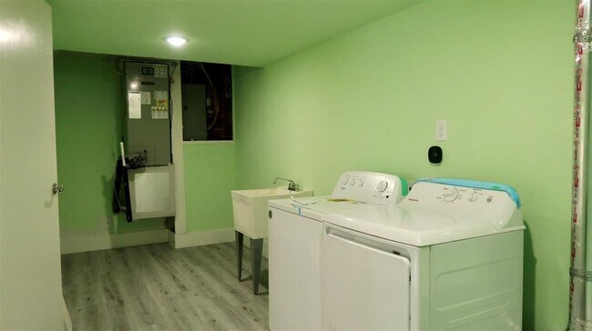 Building Photo - 4139 De Leon St