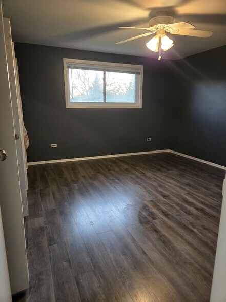 Building Photo - 19 E Palatine Rd