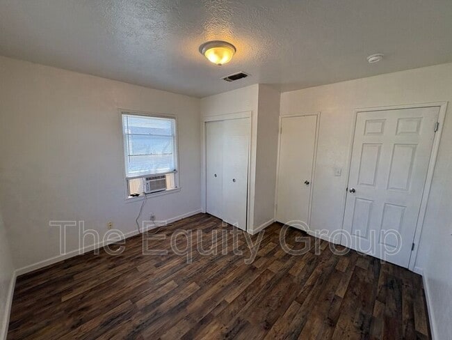 Building Photo - 495 N Perry Ave
