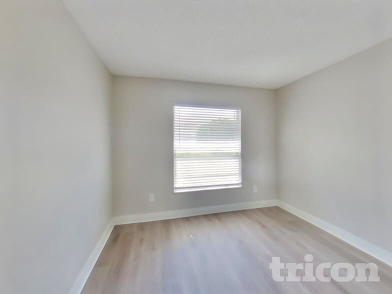 Building Photo - 1020 Red Oak Cir